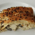 pastel-de-hojaldre-con-pollo-champinones-y-queso-receta-de.webp.webp